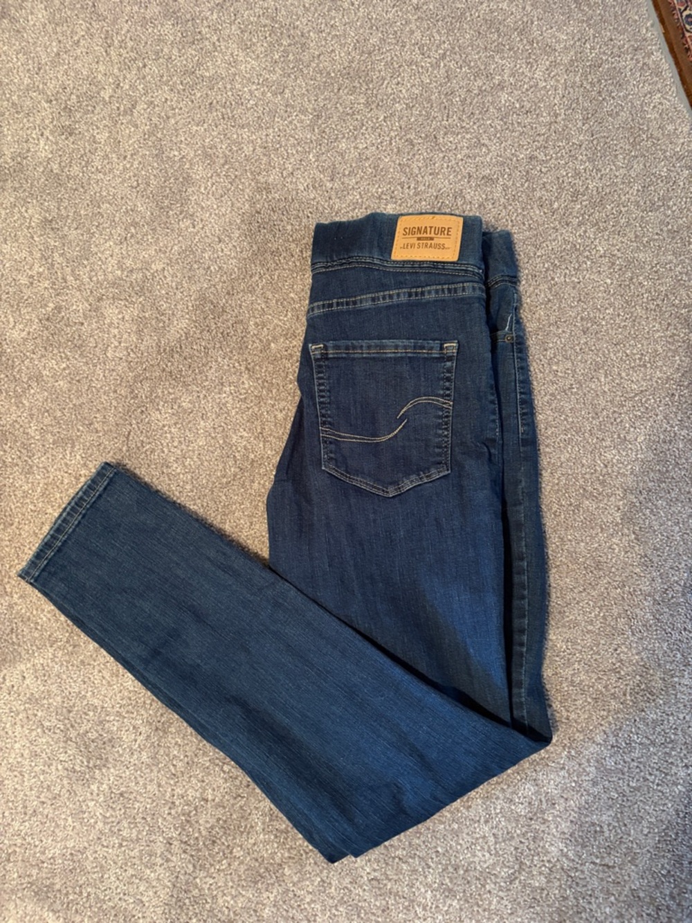 Levi's Navy Blue Denim Jeans with Branded Waist Tag